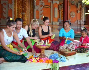 balinese daily maker canang